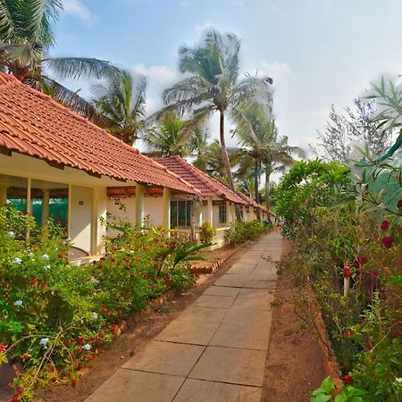 Morjim Holiday Beach Resort 外观 照片