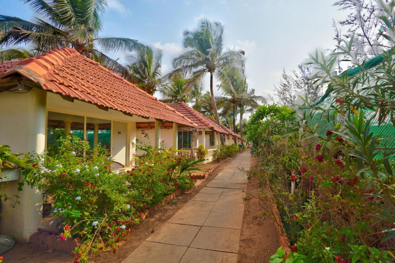 Morjim Holiday Beach Resort 外观 照片