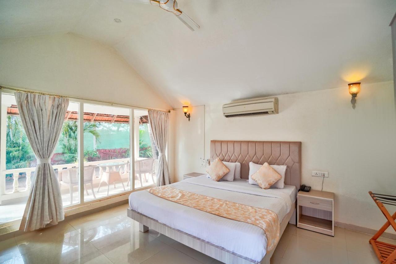 Morjim Holiday Beach Resort 外观 照片
