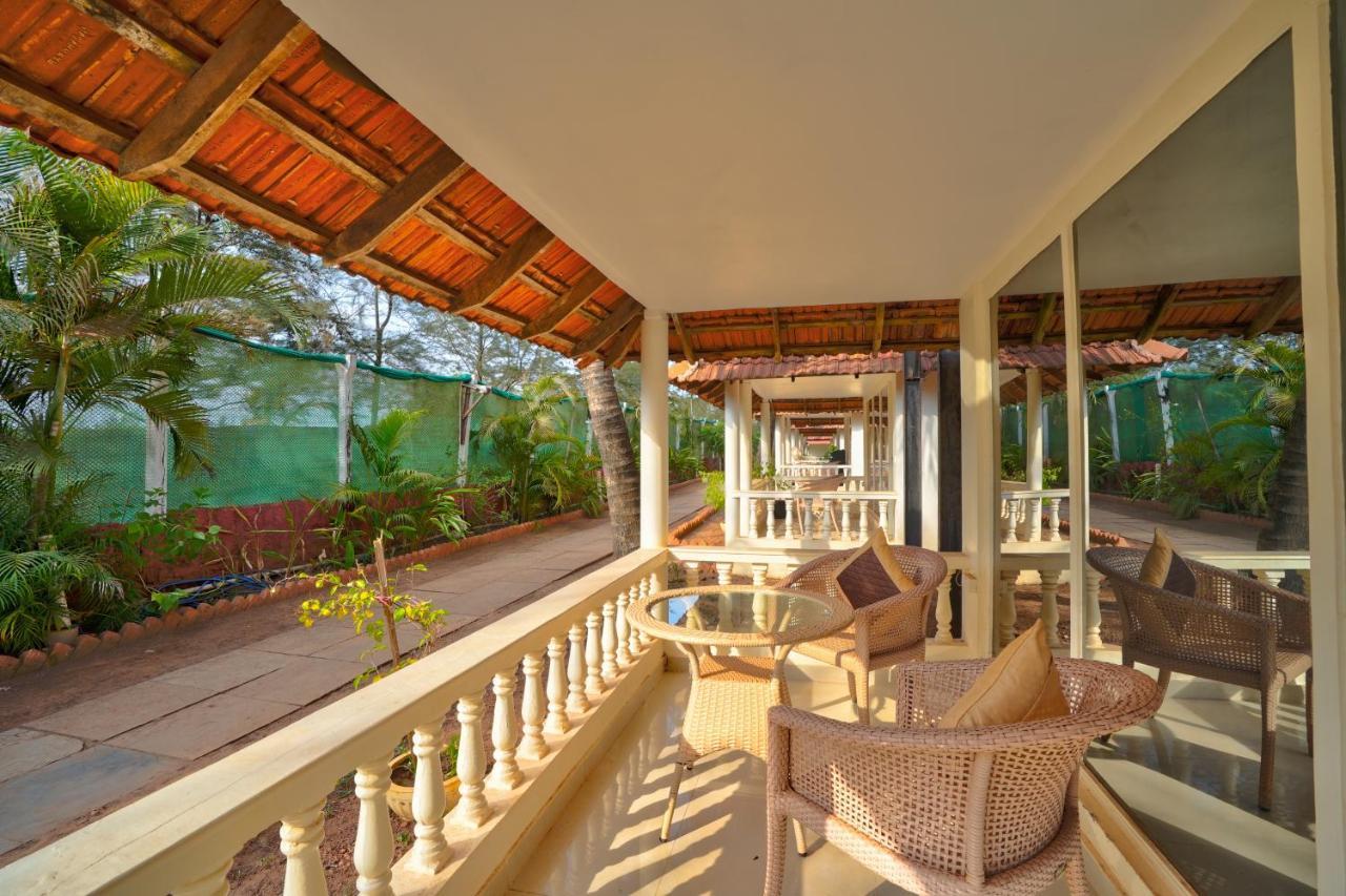 Morjim Holiday Beach Resort 外观 照片