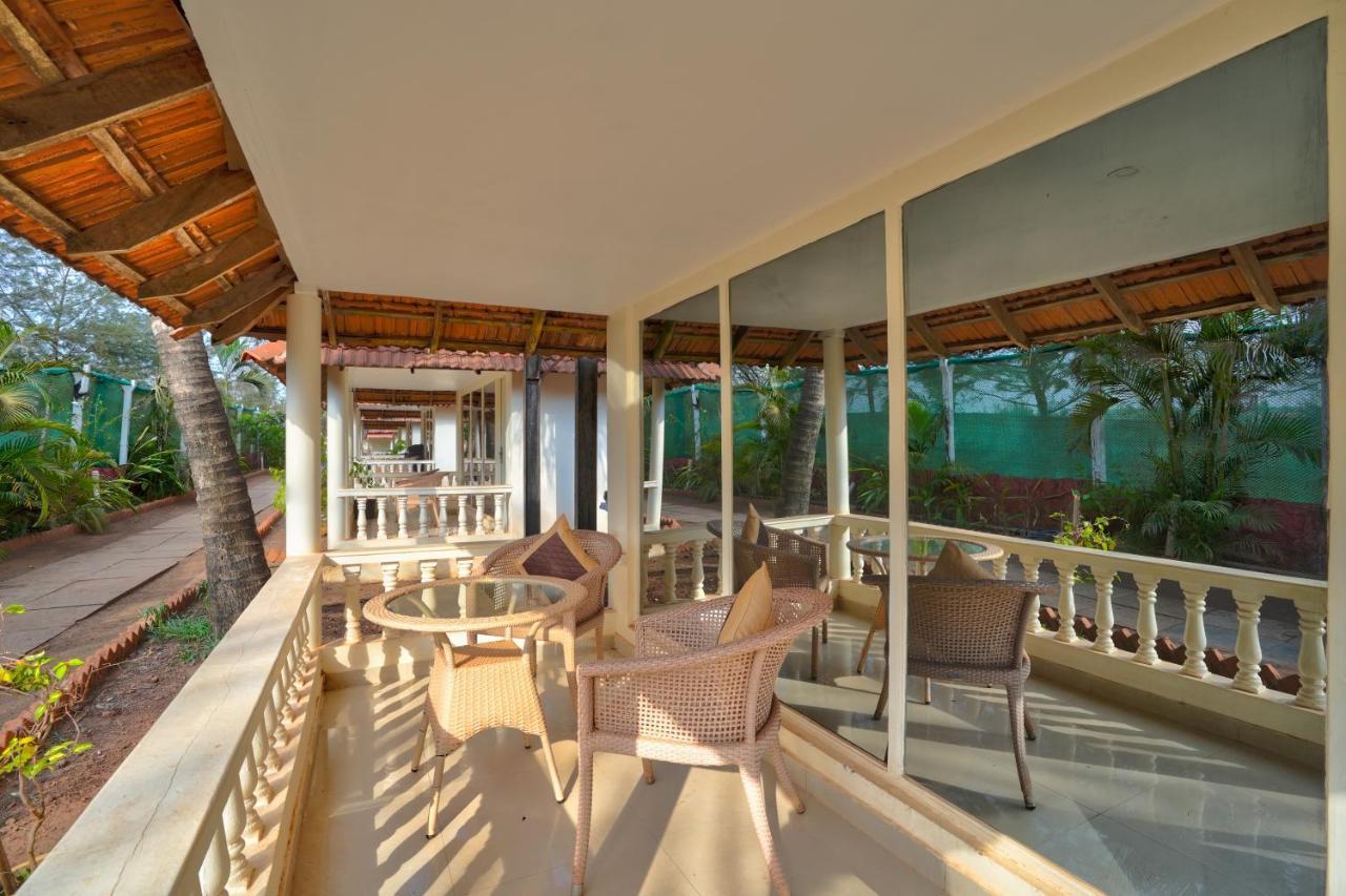 Morjim Holiday Beach Resort 外观 照片