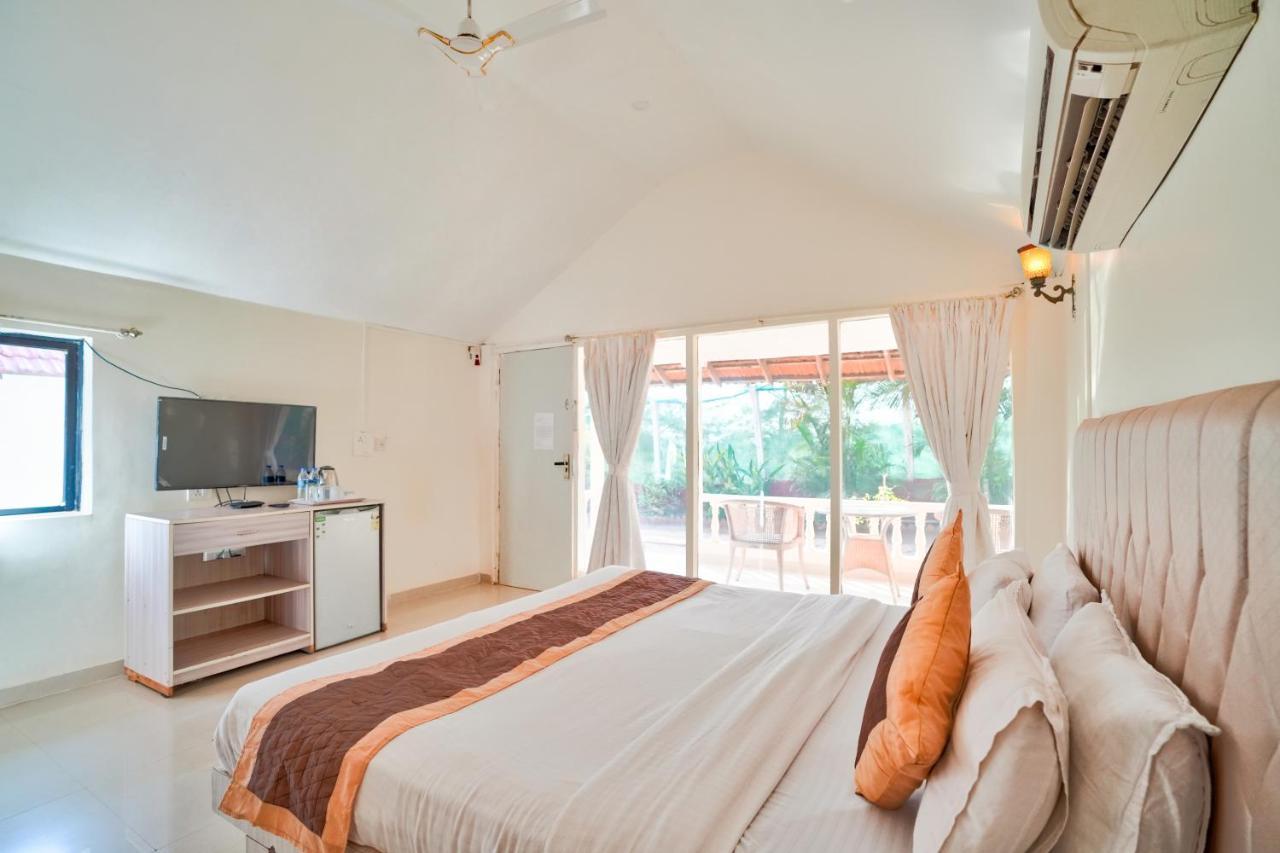 Morjim Holiday Beach Resort 外观 照片