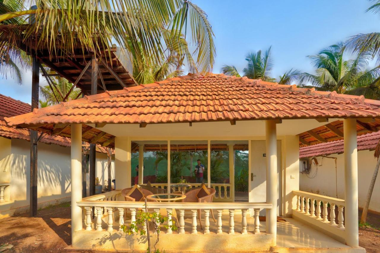 Morjim Holiday Beach Resort 外观 照片
