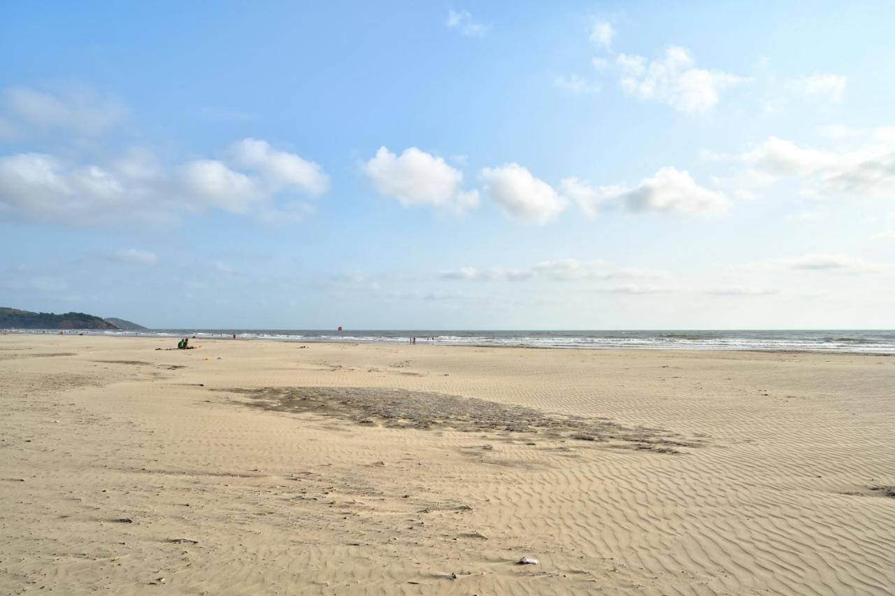 Morjim Holiday Beach Resort 外观 照片